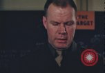 Immagine di Officer equipaggio di indirizzi Regno Unito, 1943, secondo 11 filmato di repertorio 65675078342