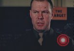 Immagine di Officer equipaggio di indirizzi Regno Unito, 1943, secondo 13 filmato di repertorio 65675078342