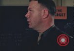Immagine di Officer equipaggio di indirizzi Regno Unito, 1943, secondo 16 filmato di repertorio 65675078342