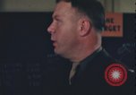 Immagine di Officer equipaggio di indirizzi Regno Unito, 1943, secondo 17 filmato di repertorio 65675078342