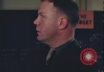 Immagine di Officer equipaggio di indirizzi Regno Unito, 1943, secondo 19 filmato di repertorio 65675078342