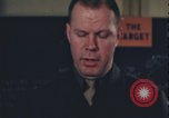 Immagine di Officer equipaggio di indirizzi Regno Unito, 1943, secondo 23 filmato di repertorio 65675078342