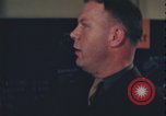 Immagine di Officer equipaggio di indirizzi Regno Unito, 1943, secondo 27 filmato di repertorio 65675078342