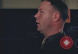 Immagine di Officer equipaggio di indirizzi Regno Unito, 1943, secondo 31 filmato di repertorio 65675078342