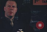 Immagine di Officer equipaggio di indirizzi Regno Unito, 1943, secondo 38 filmato di repertorio 65675078342