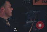 Immagine di Officer equipaggio di indirizzi Regno Unito, 1943, secondo 40 filmato di repertorio 65675078342
