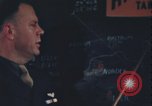 Immagine di Officer equipaggio di indirizzi Regno Unito, 1943, secondo 41 filmato di repertorio 65675078342
