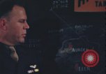 Immagine di Officer equipaggio di indirizzi Regno Unito, 1943, secondo 43 filmato di repertorio 65675078342