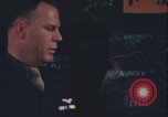 Immagine di Officer equipaggio di indirizzi Regno Unito, 1943, secondo 47 filmato di repertorio 65675078342