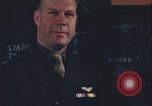 Immagine di Officer equipaggio di indirizzi Regno Unito, 1943, secondo 61 filmato di repertorio 65675078342