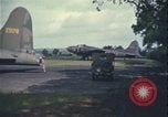Standbild B-17 Flying Fortress bomber Vereinigtes Königreich, 1943, aus Sekunde 14 historischem Filmmaterial Videoclip 65675078344