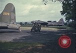 Standbild B-17 Flying Fortress bomber Vereinigtes Königreich, 1943, aus Sekunde 16 historischem Filmmaterial Videoclip 65675078344