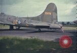 Standbild B-17 Flying Fortress bomber Vereinigtes Königreich, 1943, aus Sekunde 18 historischem Filmmaterial Videoclip 65675078344