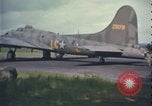 Standbild B-17 Flying Fortress bomber Vereinigtes Königreich, 1943, aus Sekunde 19 historischem Filmmaterial Videoclip 65675078344