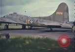 Standbild B-17 Flying Fortress bomber Vereinigtes Königreich, 1943, aus Sekunde 20 historischem Filmmaterial Videoclip 65675078344