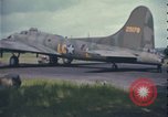 Standbild B-17 Flying Fortress bomber Vereinigtes Königreich, 1943, aus Sekunde 21 historischem Filmmaterial Videoclip 65675078344