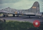 Standbild B-17 Flying Fortress bomber Vereinigtes Königreich, 1943, aus Sekunde 26 historischem Filmmaterial Videoclip 65675078344