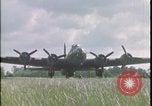 Image Bombardier B-17 Flying Fortress United Kingdom, 1943, de la seconde 18 séquences d'archives historiques vidéo 65675078346