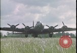 Image Bombardier B-17 Flying Fortress United Kingdom, 1943, de la seconde 19 séquences d'archives historiques vidéo 65675078346