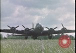 Image Bombardier B-17 Flying Fortress United Kingdom, 1943, de la seconde 24 séquences d'archives historiques vidéo 65675078346