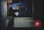 Image Présentation de la mission de bombardement agent United Kingdom, 1943, de la seconde 22 séquences d'archives historiques vidéo 65675078347