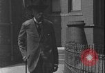 Standbild Arzt Dumba United States USA, 1915, aus Sekunde 12 historischem Filmmaterial Videoclip 65675078391