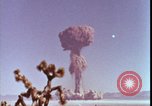 Immagine di prova della bomba atomica United States USA, 1951, secondo 54 filmato di repertorio 65675078404