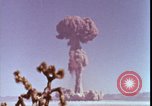 Immagine di prova della bomba atomica United States USA, 1951, secondo 62 filmato di repertorio 65675078404