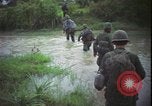 Immagine di Funzionamento Wallowa Vietnam, 1967, secondo 14 filmato di repertorio 65675078408