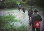 Immagine di Funzionamento Wallowa Vietnam, 1967, secondo 15 filmato di repertorio 65675078408