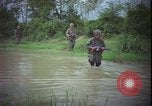 Immagine di Funzionamento Wallowa Vietnam, 1967, secondo 35 filmato di repertorio 65675078408