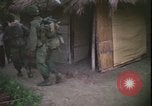 Immagine di Abitanti di un villaggio vietnamita Vietnam, 1967, secondo 28 filmato di repertorio 65675078409