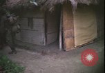 Immagine di Abitanti di un villaggio vietnamita Vietnam, 1967, secondo 30 filmato di repertorio 65675078409