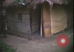 Immagine di Abitanti di un villaggio vietnamita Vietnam, 1967, secondo 31 filmato di repertorio 65675078409