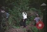 Immagine di Abitanti di un villaggio vietnamita Vietnam, 1967, secondo 36 filmato di repertorio 65675078409