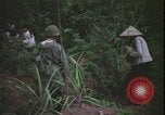 Immagine di Abitanti di un villaggio vietnamita Vietnam, 1967, secondo 40 filmato di repertorio 65675078409