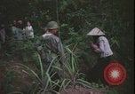 Immagine di Abitanti di un villaggio vietnamita Vietnam, 1967, secondo 41 filmato di repertorio 65675078409