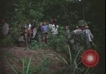 Immagine di Abitanti di un villaggio vietnamita Vietnam, 1967, secondo 44 filmato di repertorio 65675078409