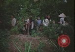 Immagine di Abitanti di un villaggio vietnamita Vietnam, 1967, secondo 45 filmato di repertorio 65675078409