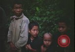 Immagine di Abitanti di un villaggio vietnamita Vietnam, 1967, secondo 52 filmato di repertorio 65675078409