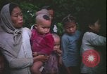 Immagine di Abitanti di un villaggio vietnamita Vietnam, 1967, secondo 62 filmato di repertorio 65675078409