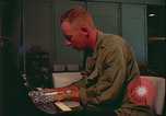 Immagine di Club Danang USO Da Nang Vietnam, 1966, secondo 8 filmato di repertorio 65675078417
