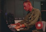 Immagine di Club Danang USO Da Nang Vietnam, 1966, secondo 16 filmato di repertorio 65675078417