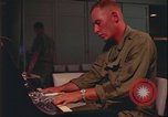 Immagine di Club Danang USO Da Nang Vietnam, 1966, secondo 22 filmato di repertorio 65675078417