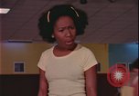Immagine di ragazze adolescenti United States USA, 1977, secondo 39 filmato di repertorio 65675078431