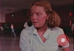 Immagine di ragazze adolescenti United States USA, 1977, secondo 40 filmato di repertorio 65675078431