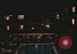 Immagine di notte finestre appartamento United States USA, 1977, secondo 3 filmato di repertorio 65675078432