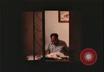 Immagine di notte finestre appartamento United States USA, 1977, secondo 44 filmato di repertorio 65675078432