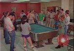 Immagine di i soldati giocano United States USA, 1977, secondo 4 filmato di repertorio 65675078435