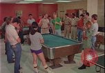 Immagine di i soldati giocano United States USA, 1977, secondo 5 filmato di repertorio 65675078435